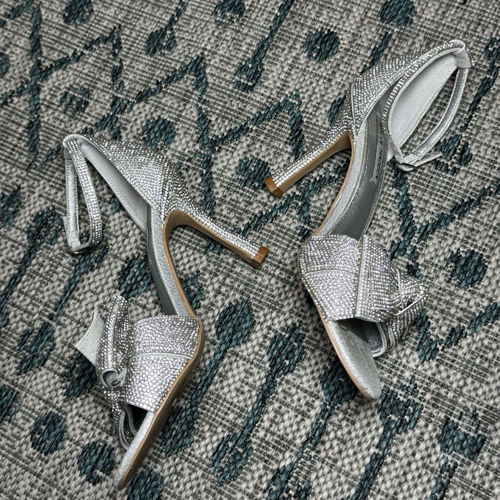 Steve Madden Womens Realm Sandal Silver Size 8M